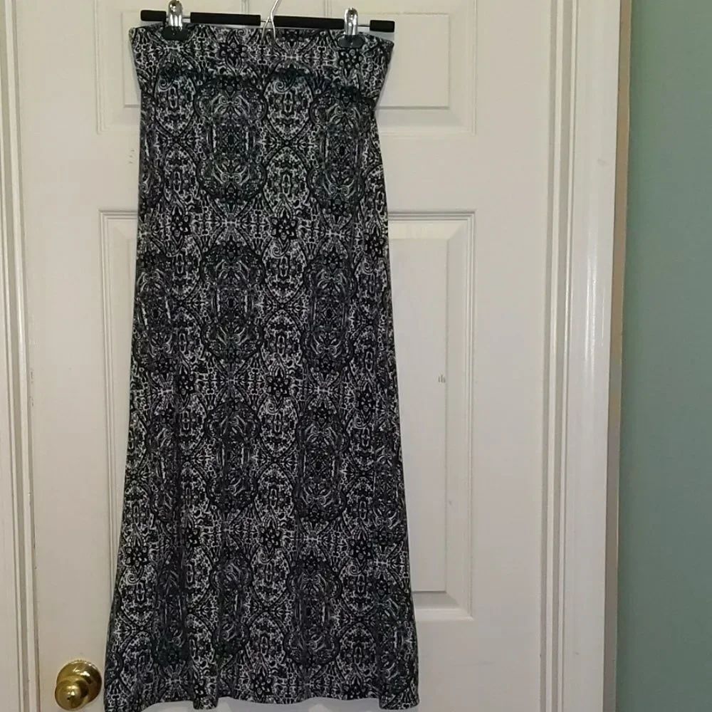 Brat Star black and white print maxi skirt Sz M